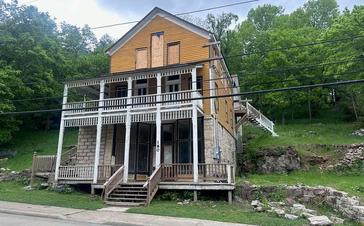 Pictures of Retail property located at 180 N Main St, Eureka Springs, AR 72632 for sales - image #1