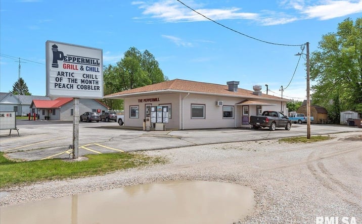 Pictures of Retail property located at 15 S ARCH Street, Winchester, IL 62694 for sales - image #1