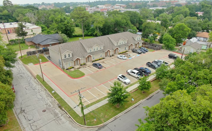 Pictures of Multifamily property located at 1419 Avenue N, Huntsville, TX 77340 for sales - image #1