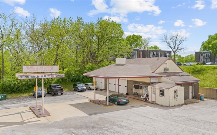 Pictures of Retail property located at 4250 NE Antioch Rd, Kansas City, MO 64116 for sales - image #1