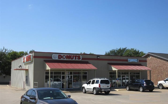 Pictures of Retail property located at 8368 NW 39th Expy, Bethany, OK 73008 for sales - image #1