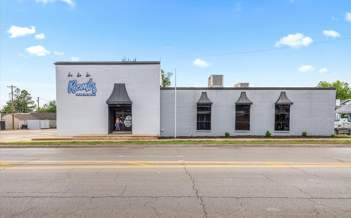 Pictures of Mixed Use, Office, Retail property located at 622 SE Frank Phillips Blvd, Bartlesville, OK 74003 for sales - image #1