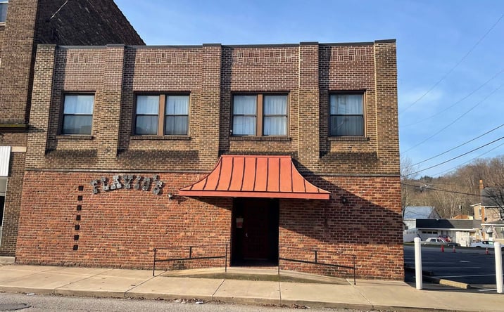 Pictures of Retail property located at 212 N Warren Ave, Apollo, PA 15613 for sales - image #1