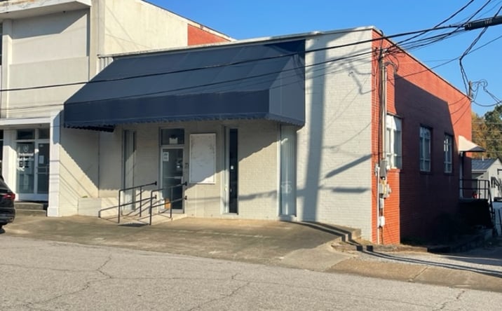 Pictures of Office property located at 119 Courthouse Dr, Elizabethtown, NC 28337 for sales - image #1