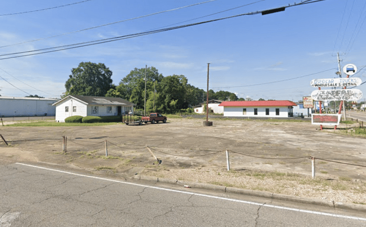 Pictures of Retail property located at 600 Broadway Dr, Hattiesburg, MS 39401 for sales - image #1