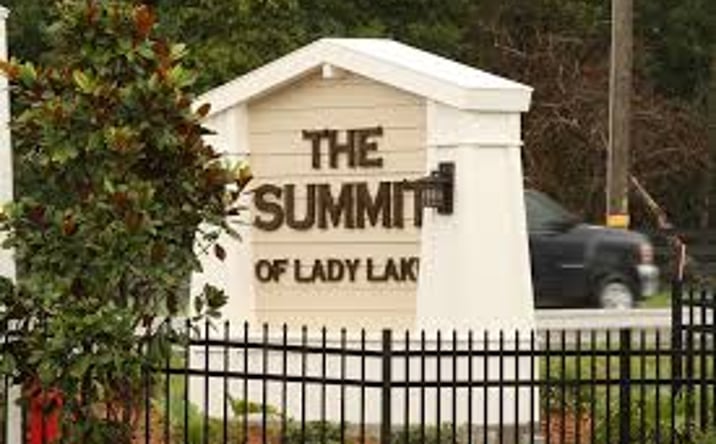 Pictures of Retail property located at 725 County Road 466, Lady Lake, FL 32159 for sales - image #1