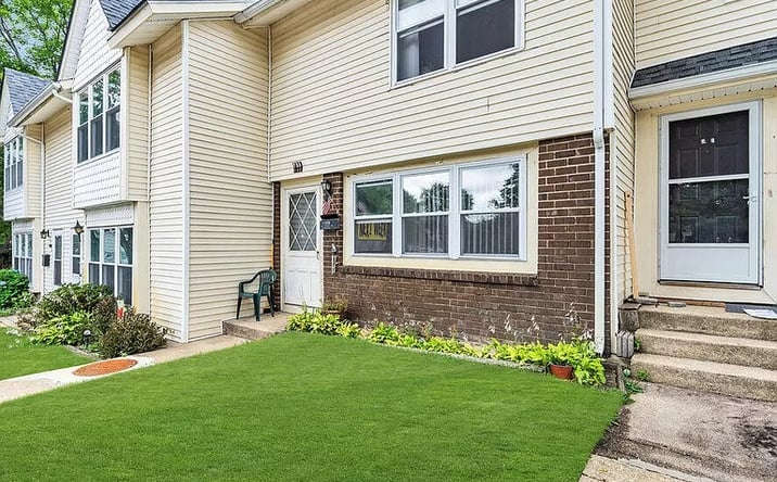 Pictures of Multifamily property located at 132 Williamsburg Ln, Lakewood, NJ 08701 for sales - image #1