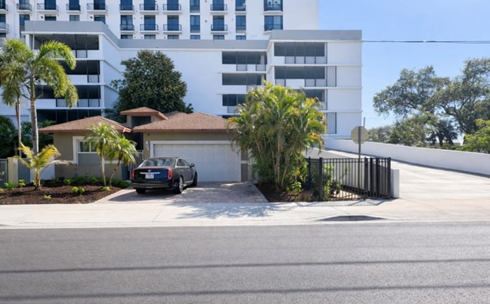 Pictures of Retail property located at 121 SW 1st Ct, Dania Beach, FL 33004 for sales - image #1