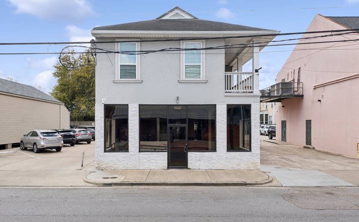 Pictures of Retail property located at 8228 Oak St, New Orleans, LA 70118 for sales - image #1