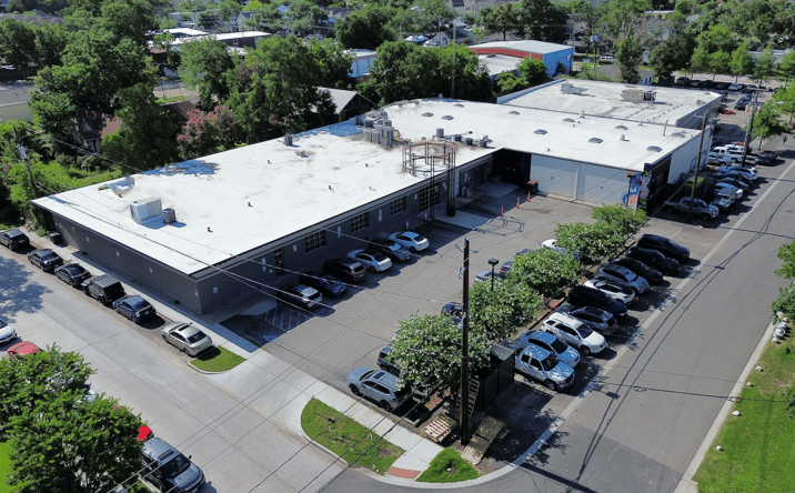 Pictures of Retail property located at 3831 Golf Dr, Houston, TX 77018 for sales - image #1