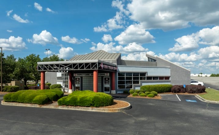 Pictures of Office property located at 6554 Aaron Aronov Dr, Fairfield, AL 35064 for sales - image #1
