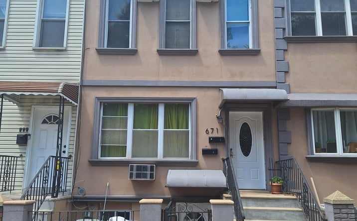 Pictures of Multifamily property located at 671 Metropolitan Avenue, Brooklyn, NY 11211 for sales - image #1