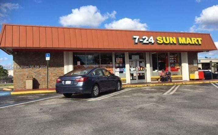 Pictures of Retail property located at 7811 W Sample Rd, Coral Springs, FL 33065 for sales - image #1