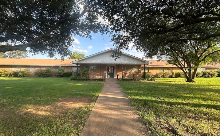 Pictures of Mixed Use property located at 1901 W Elliott St, Breckenridge, TX 76424 for sales - image #1
