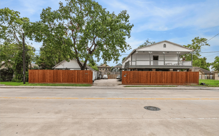 image of property at 1607 AIRLINE DR Houston TX 77009