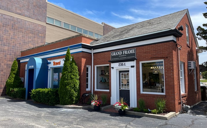 Pictures of Retail property located at 237 E Main St, Barrington, IL 60010 for sales - image #1