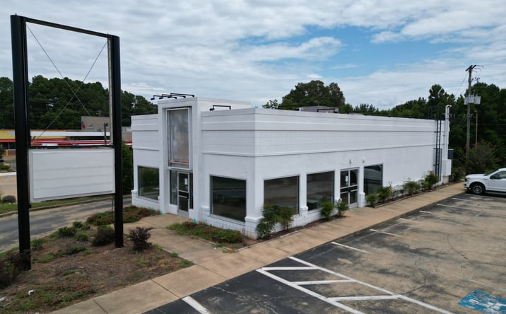 Pictures of Retail property located at 313 US-82, Winona, MS 38967 for sales - image #1