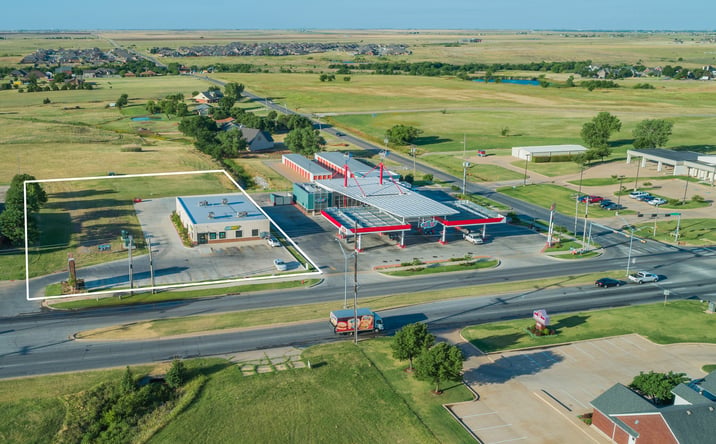 Pictures of Retail property located at 5104 Southwest Lee Boulevard, Lawton, OK 73505 for sales - image #1