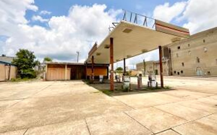 Pictures of Retail property located at 2400 8th St., Meridian, MS 39301 for sales - image #1