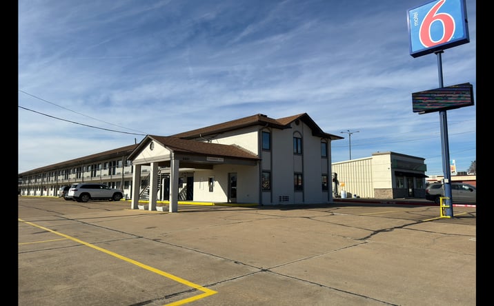 Pictures of Hospitality property located at 2331 Lake Road, Dyersburg, TN 38024 for sales - image #1