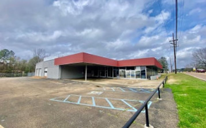 Pictures of Office, Retail property located at 1030 Long Leaf Dr, McComb, MS 39648 for sales - image #1