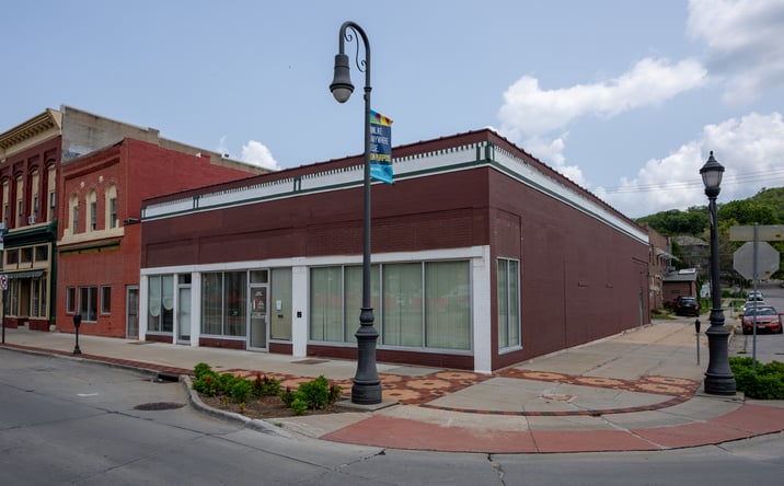 Pictures of Retail property located at 533 S Main Street, Council Bluffs, IA 51503 for sales - image #1