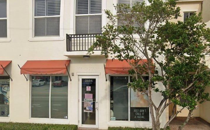 Pictures of Retail property located at 3604 S Dixie Highway # 120, West Palm Beach, FL 33405 for sales - image #1