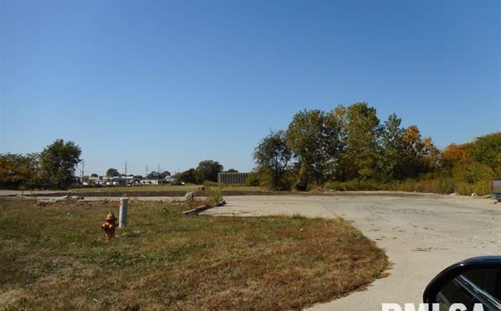 Pictures of Land, Office, Retail property located at 3015 Grand Prix Drive, Decatur, IL 62526 for sales - image #1