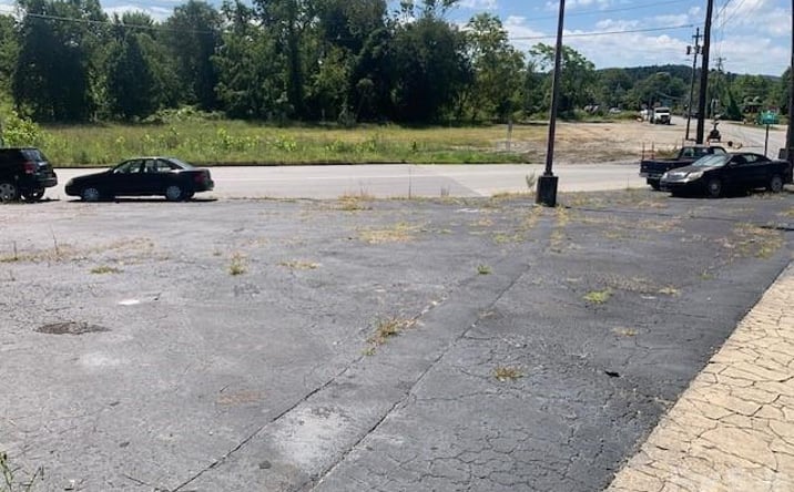 Pictures of Retail, Office, Special Purpose property located at 421 S King St, Hendersonville, NC 28792 for sales - image #1