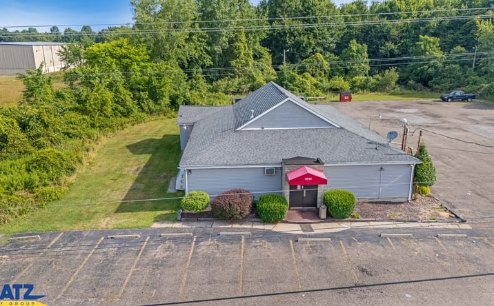 Pictures of Retail property located at 4040 McCartney Rd, Lowellville, OH 44436 for sales - image #1