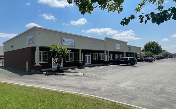 Pictures of Mixed Use property located at 7633 E Brainerd Rd, Chattanooga, TN 37421 for sales - image #1
