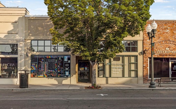 Pictures of Hospitality, Office, Retail property located at 513 Main St, Klamath Falls, OR 97601 for sales - image #1