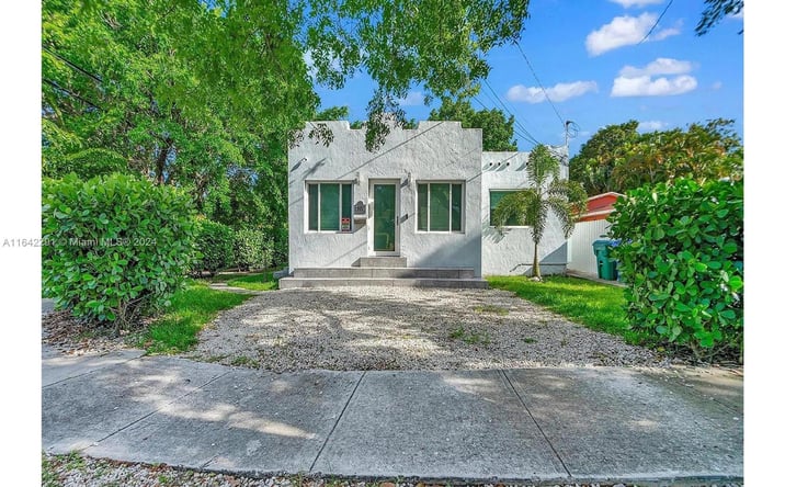 Pictures of Multifamily property located at 2900 SW 4th St, Miami, FL 33135 for sales - image #1