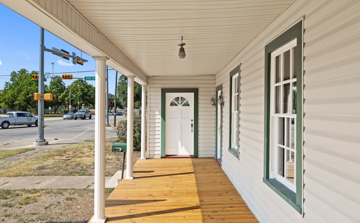 Pictures of Office, Retail property located at 620 N Main St, Taylor, TX 76574 for sales - image #1
