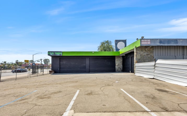 Pictures of Retail, Industrial, Mixed Use property located at 900 Flower St, Bakersfield, CA 93305 for sales - image #1