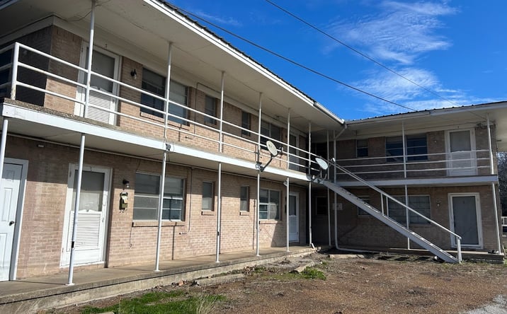 Pictures of Multifamily property located at 1702 Bois D'Arc St, Commerce, TX 75428 for sales - image #1