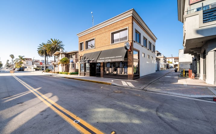Pictures of Retail property located at 412 Walnut Ave, Huntington Beach, CA 92648 for sales - image #1