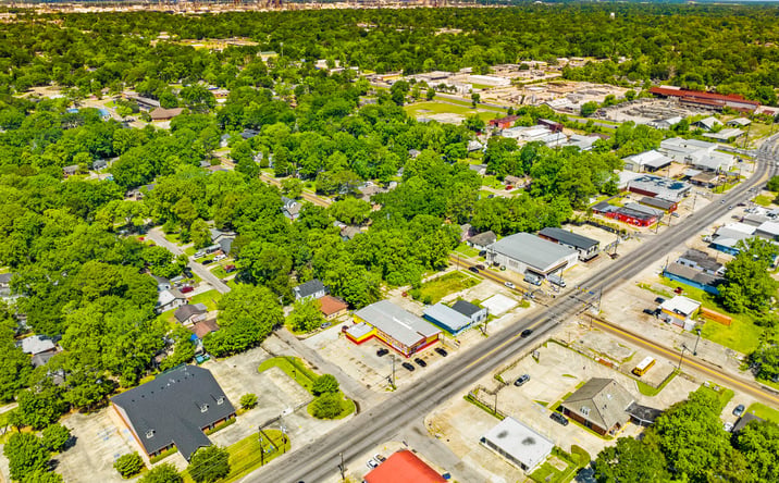 Pictures of Retail property located at 2023 N Foster Dr, Baton Rouge, LA 70802 for sales - image #1