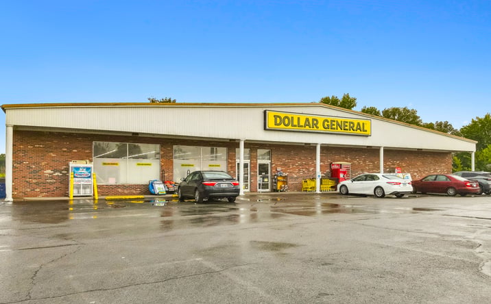 Pictures of Retail property located at 1217 US-45, Eldorado, IL 62930 for sales - image #1