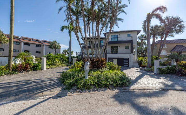 Pictures of Multifamily property located at 12400 Capri Cir N, Treasure Island, FL 33706 for sales - image #1