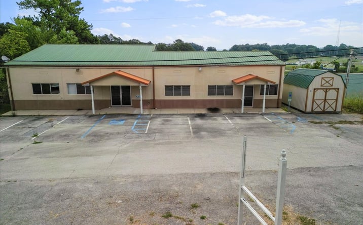 Pictures of Mixed Use, Office, Retail property located at 1006 B Nettleton Ave, Thayer, MO 65791 for sales - image #1