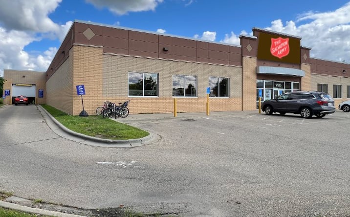 Pictures of Retail property located at 17625 Kenrick Avenue, Lakeville, MN 55044 for sales - image #1