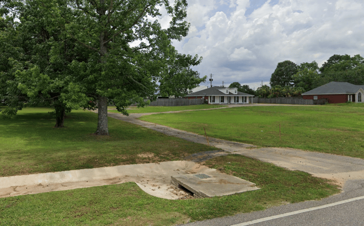 Pictures of Land property located at 2390 Mcfarland Rd,2400 Mcfarland Rd, Mobile, AL 36619 for sales - image #1