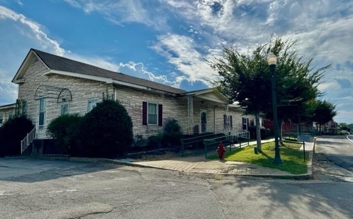 Pictures of Mixed Use, Office, Retail, Special Purpose property located at 212 E Main St, Linden, TN 37096 for sales - image #1