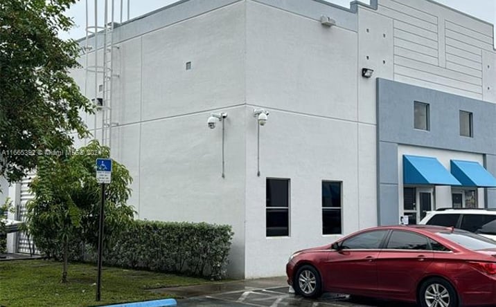 Pictures of Industrial property located at Confidential NW Warehouse 70 Ave, Miami, FL 33122 for sales - image #1
