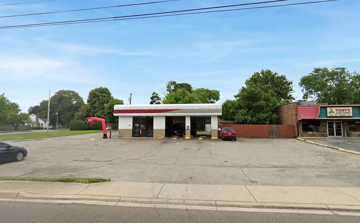 Pictures of Retail property located at 621 S Main St, Englewood, OH 45322 for sales - image #1