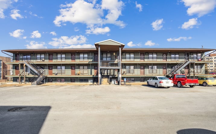 Pictures of Multifamily property located at 3719 W 9th St, Waterloo, IA 50702 for sales - image #1