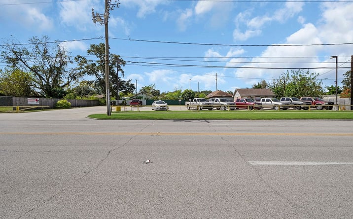 Pictures of Mixed Use, Office, Retail, Special Purpose property located at REDUCED!  811 N Main St, Baytown, TX 77520 for sales - image #1