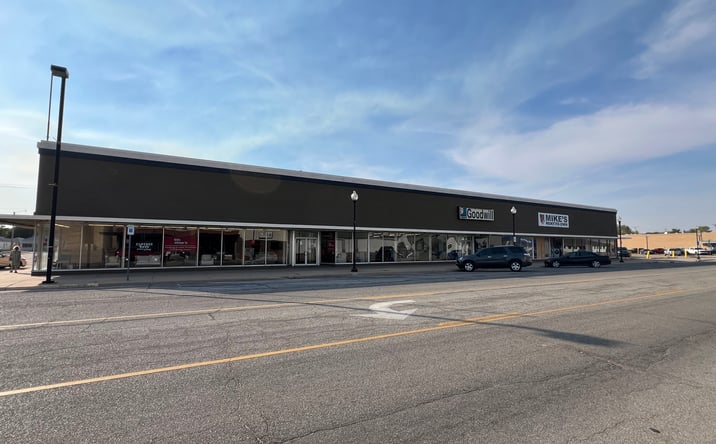 Pictures of Retail property located at 1701 Main St, Great Bend, KS 67530 for sales - image #1
