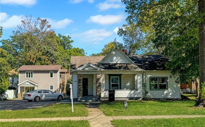 Pictures of Multifamily property located at 1103 & 1105 6th St., Charleston, IL 61920 for sales - image #1